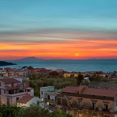 Hotel Girasole Sorrento Bagian luar foto