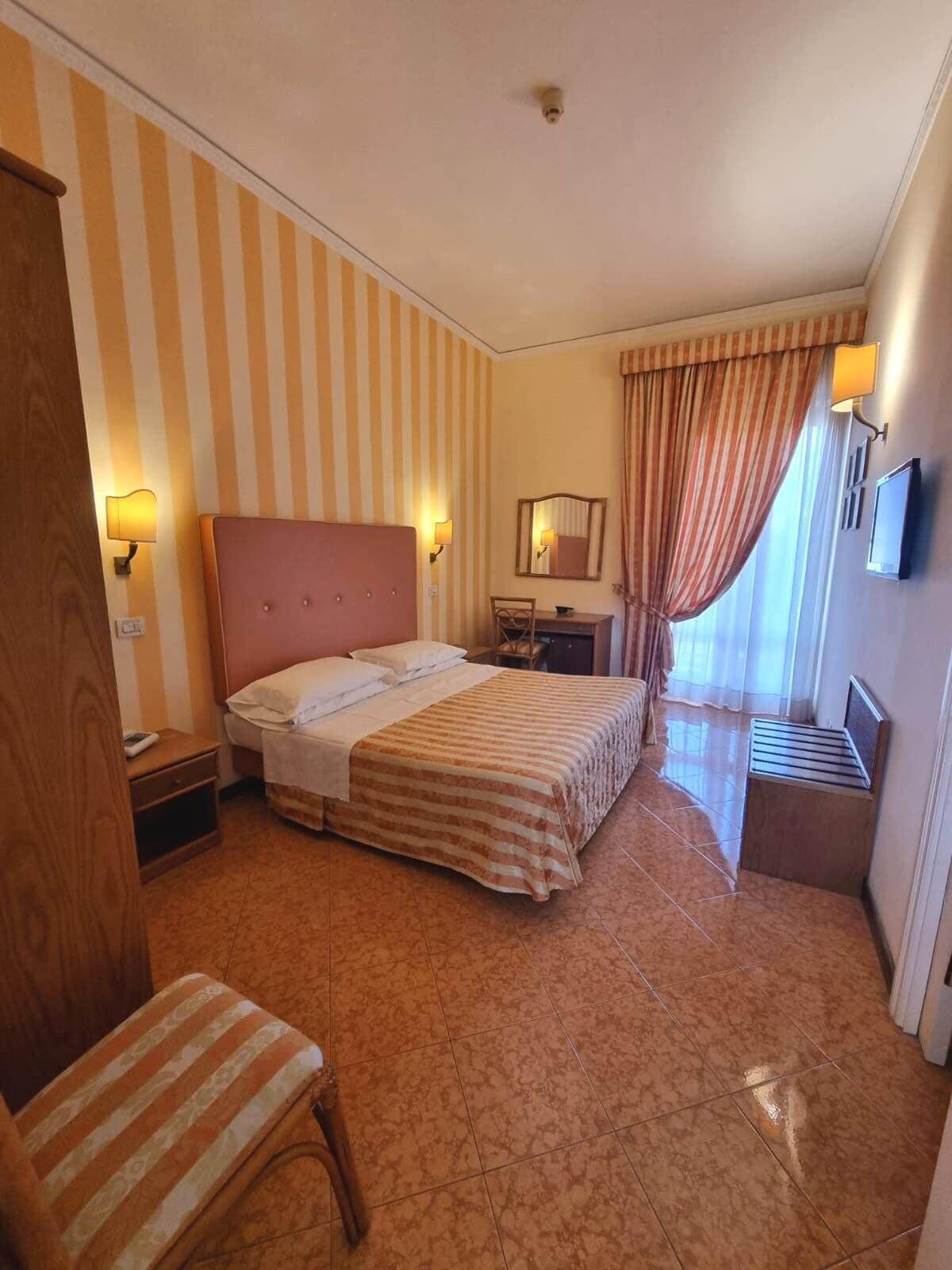 Hotel Girasole Sorrento Bagian luar foto