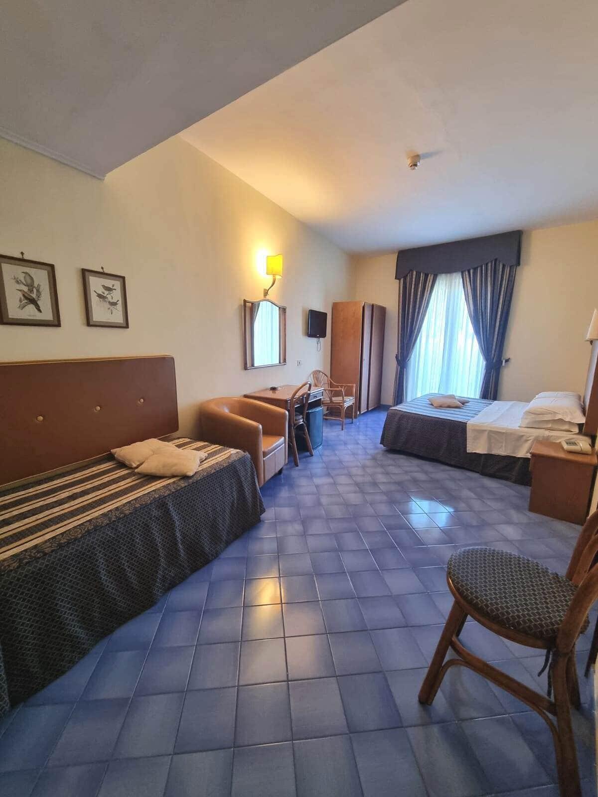 Hotel Girasole Sorrento Bagian luar foto