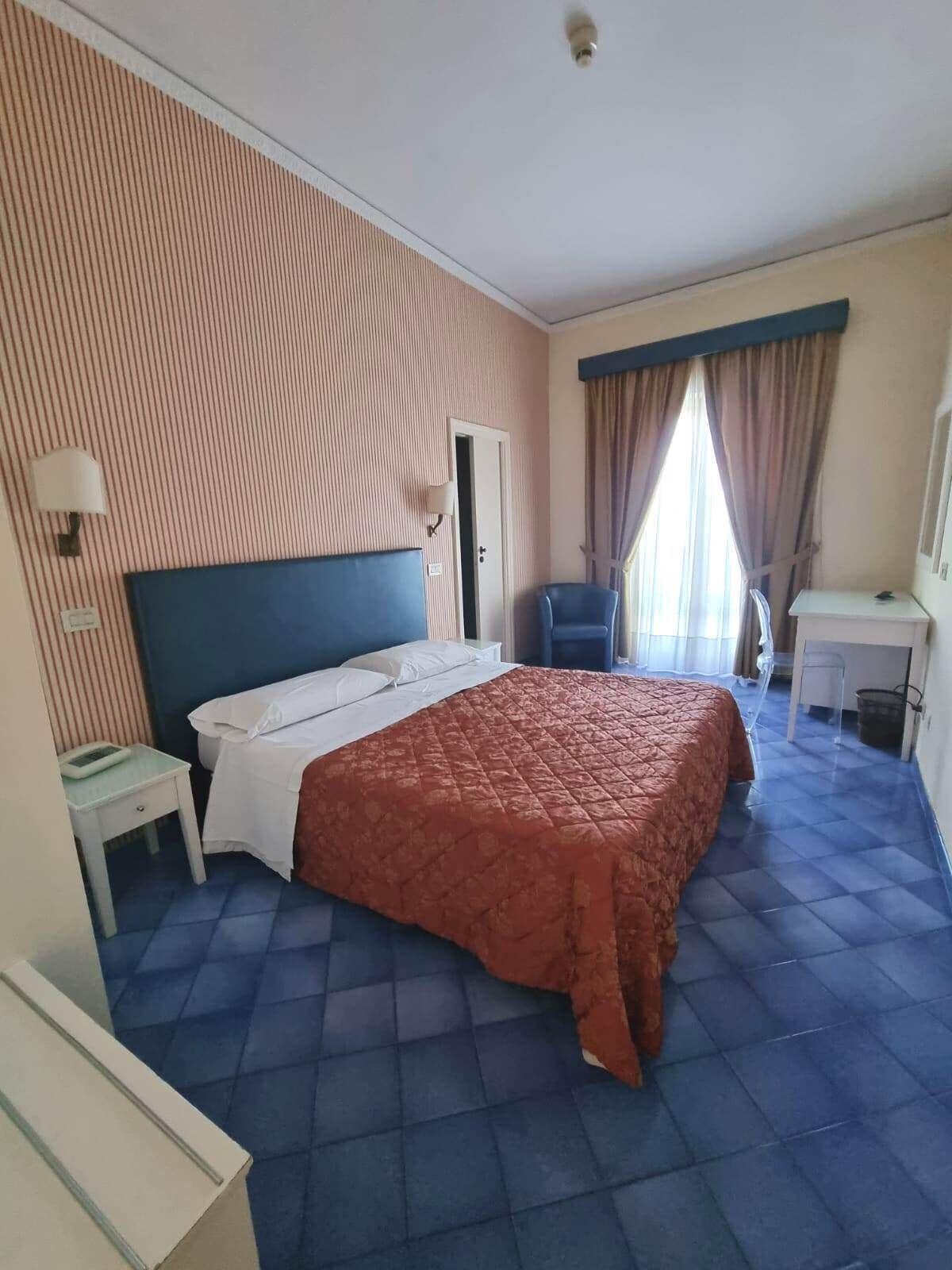 Hotel Girasole Sorrento Bagian luar foto