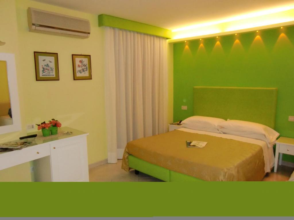 Hotel Girasole Sorrento Bagian luar foto