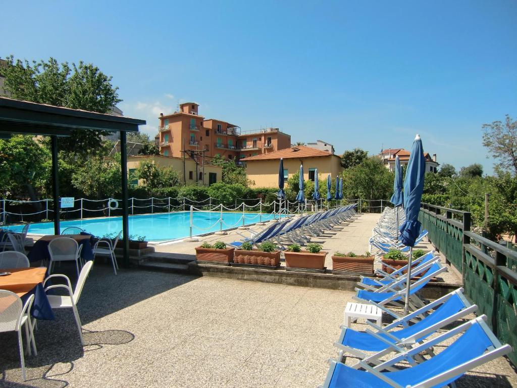 Hotel Girasole Sorrento Bagian luar foto