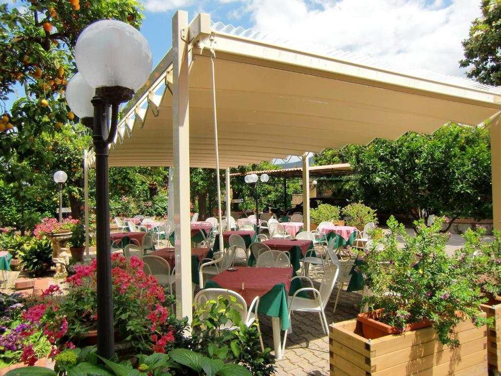 Hotel Girasole Sorrento Bagian luar foto