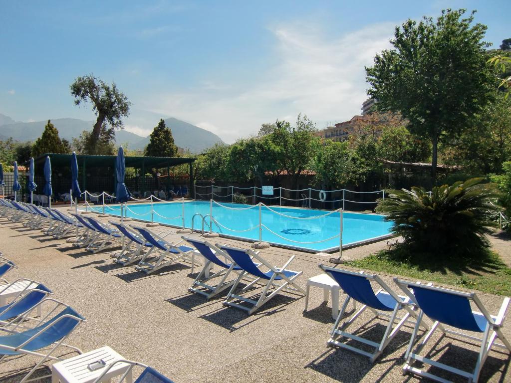 Hotel Girasole Sorrento Bagian luar foto