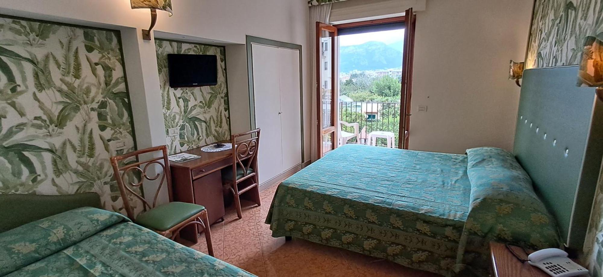 Hotel Girasole Sorrento Bagian luar foto