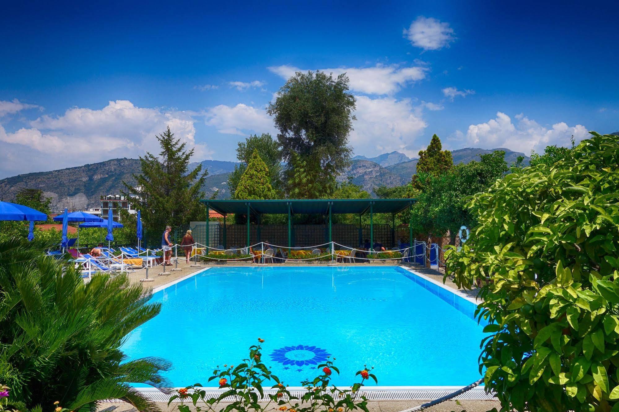 Hotel Girasole Sorrento Bagian luar foto