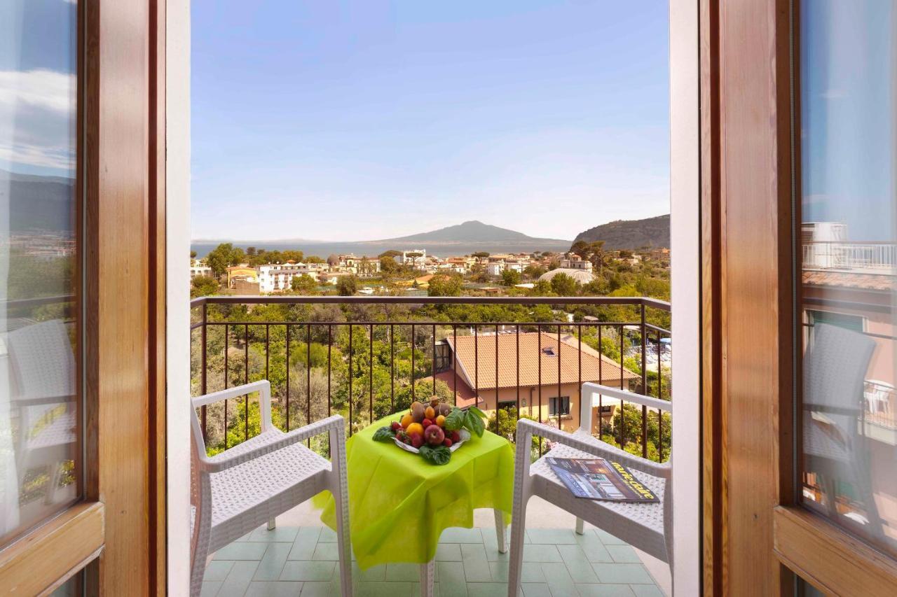 Hotel Girasole Sorrento Bagian luar foto