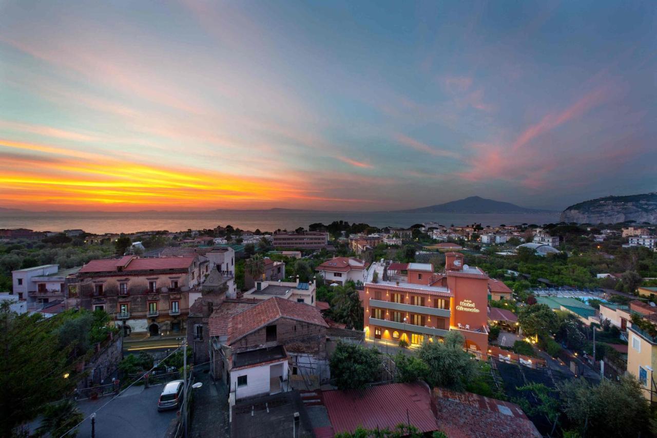 Hotel Girasole Sorrento Bagian luar foto