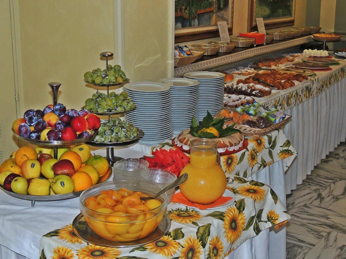 Hotel Girasole Sorrento Bagian luar foto