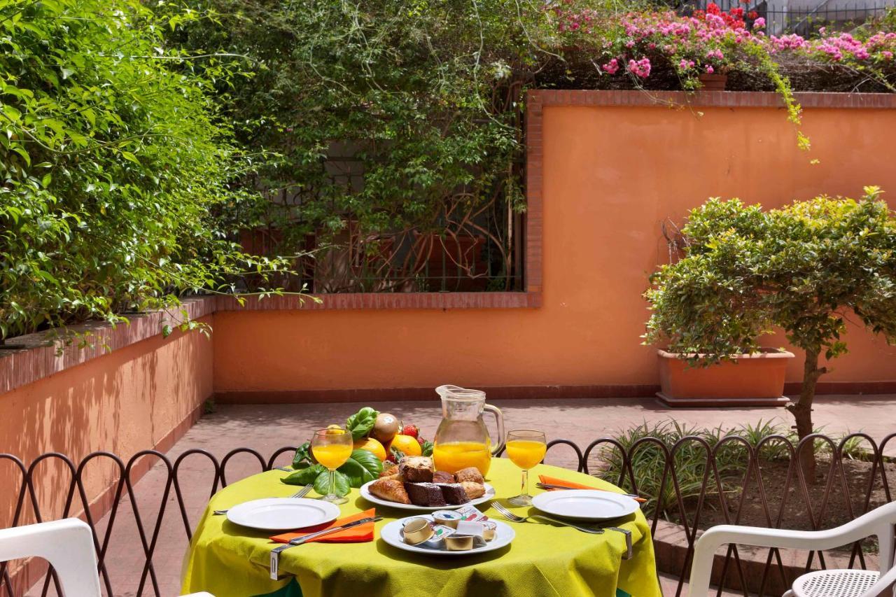 Hotel Girasole Sorrento Bagian luar foto