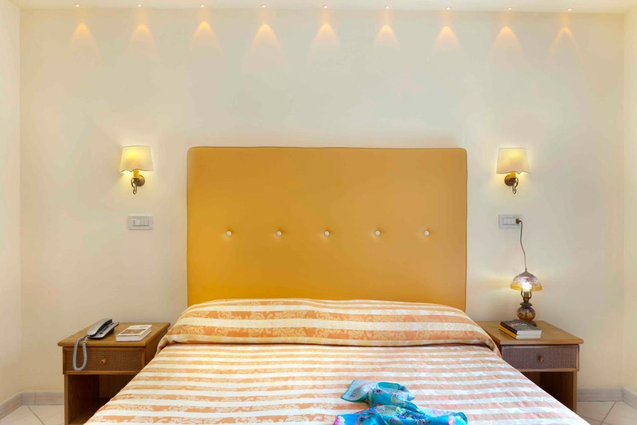 Hotel Girasole Sorrento Bagian luar foto
