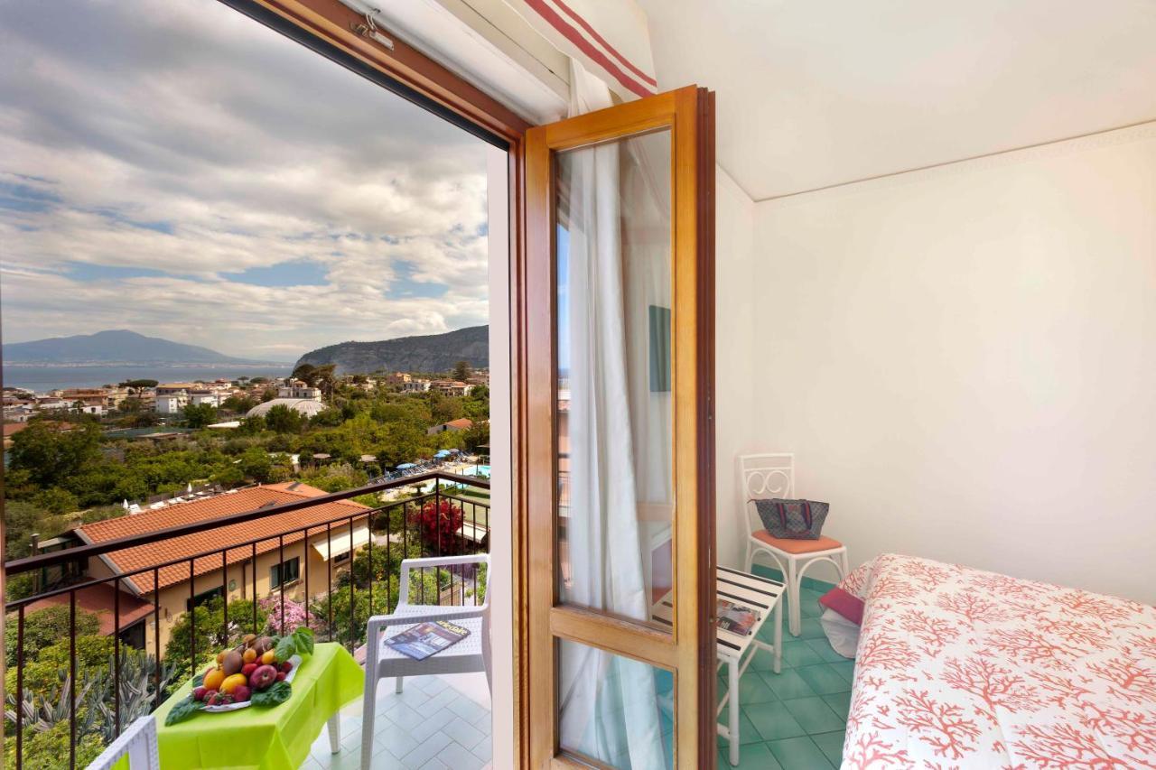 Hotel Girasole Sorrento Bagian luar foto
