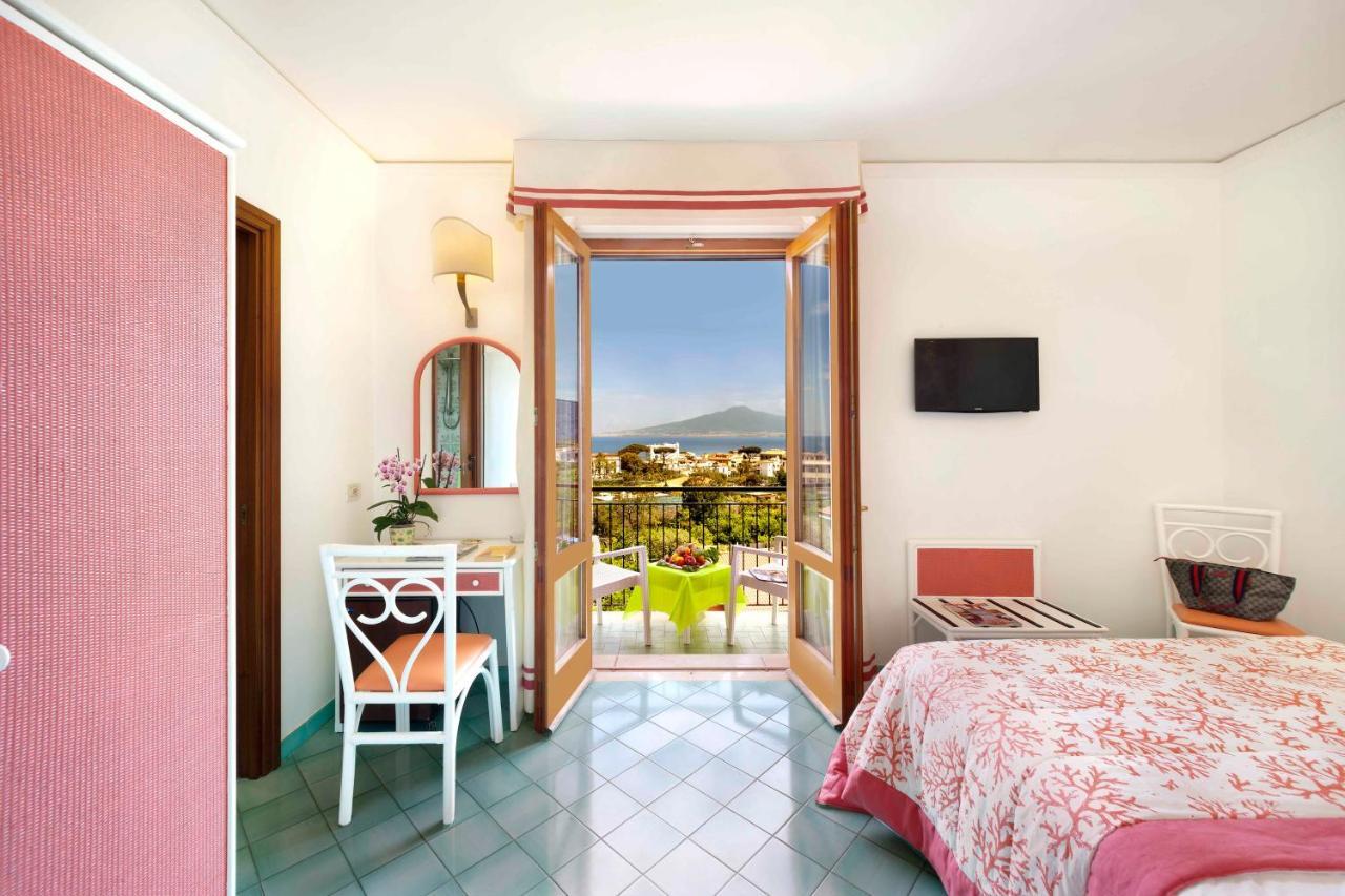Hotel Girasole Sorrento Bagian luar foto