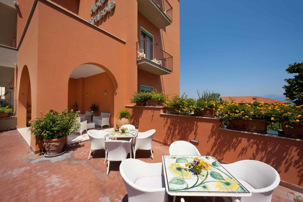 Hotel Girasole Sorrento Bagian luar foto