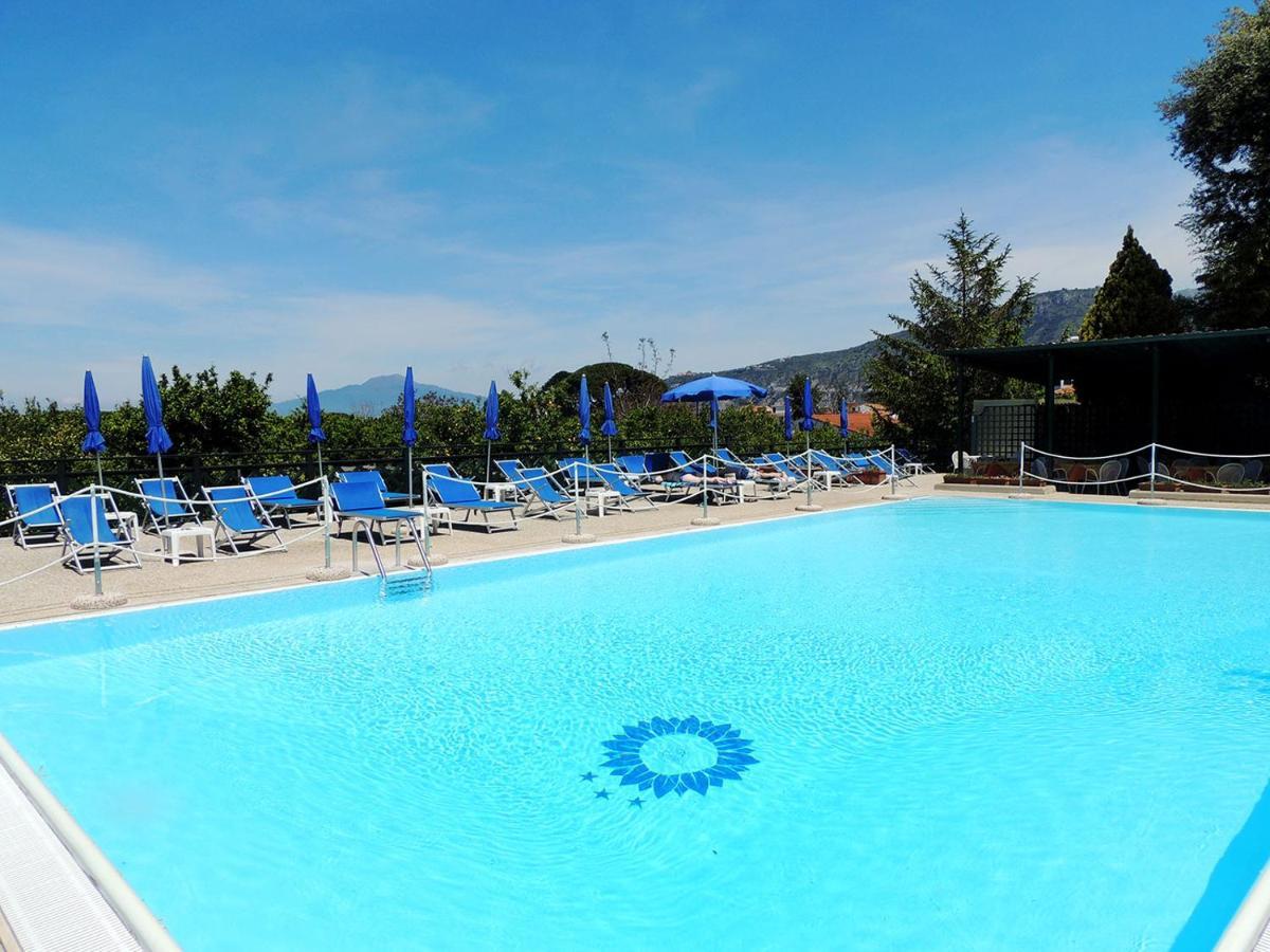 Hotel Girasole Sorrento Bagian luar foto