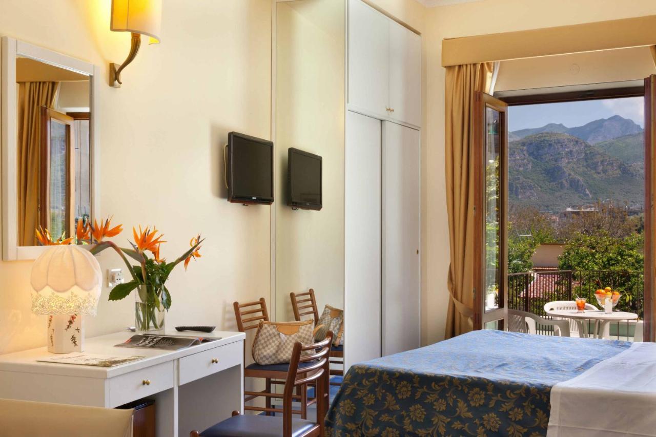 Hotel Girasole Sorrento Bagian luar foto