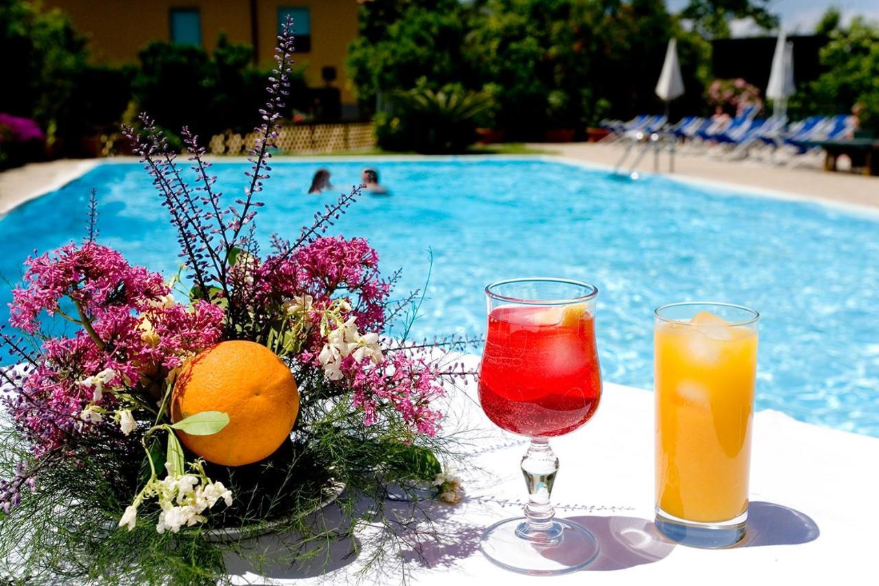 Hotel Girasole Sorrento Bagian luar foto